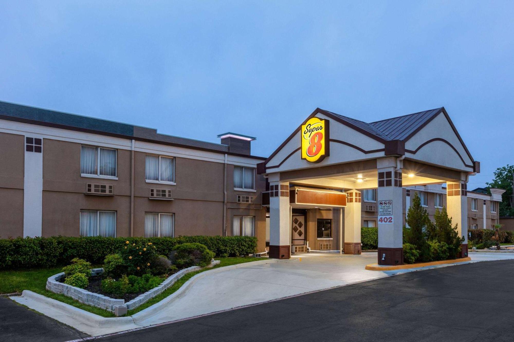 Super 8 By Wyndham Grand Prairie North Motell Exteriör bild