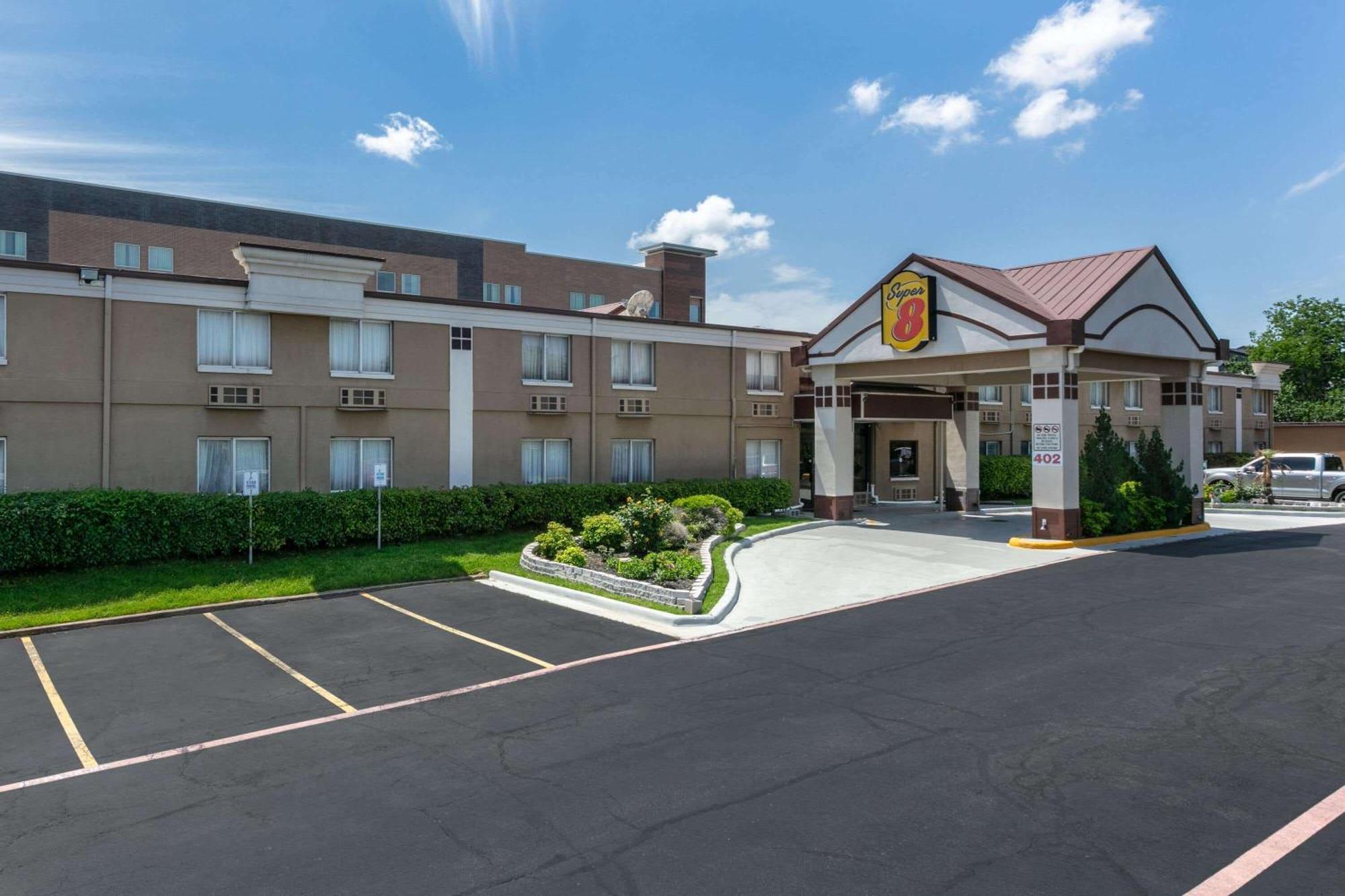 Super 8 By Wyndham Grand Prairie North Motell Exteriör bild