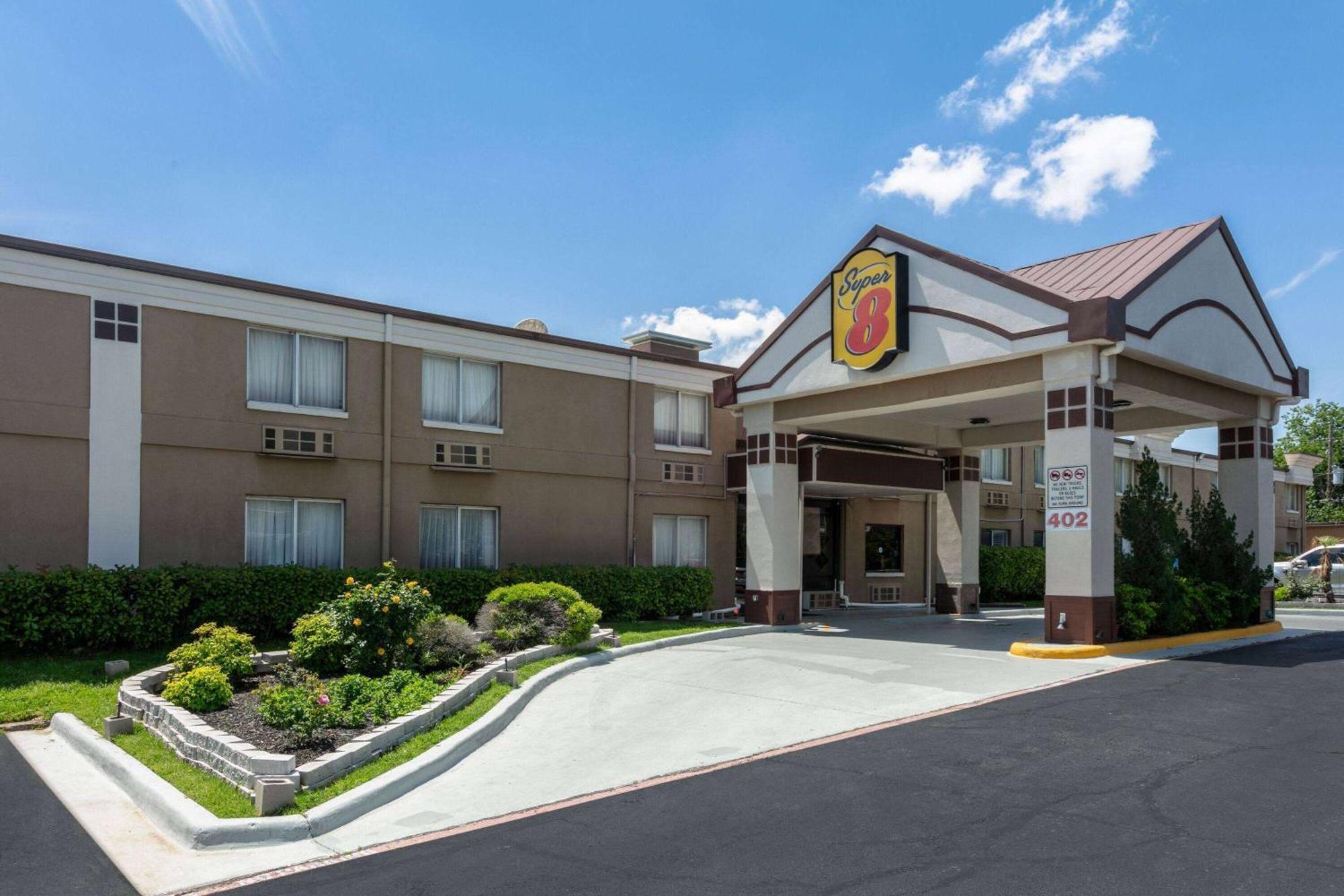Super 8 By Wyndham Grand Prairie North Motell Exteriör bild